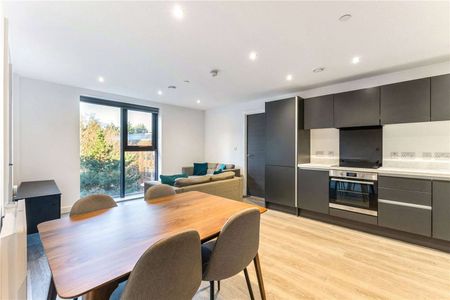 Parking included! Sizeable two double bedroom apartment in the Downtown development. Offering a host of top of the range facilities! - Photo 3