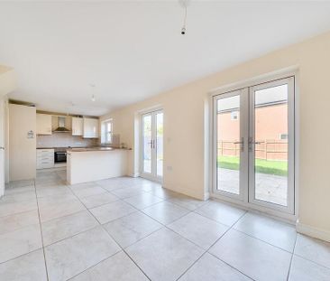 4 bedroom detached house to rent - Photo 4