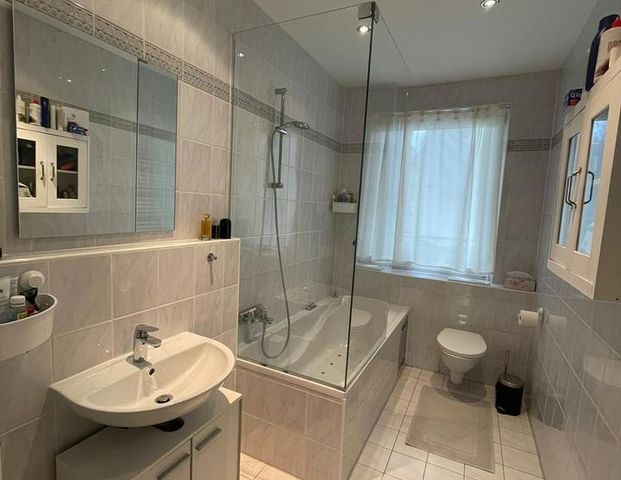 top gepflegte 2-Zimmer-Wohnung im Nibelungenviertel +++ mit Balkon, Parkett & Einbauküche +++ - Foto 1