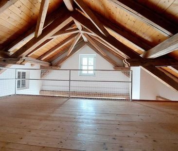 "Charmante Dachwohnung mit Galerie + grosszügigem Balkon" - Photo 1