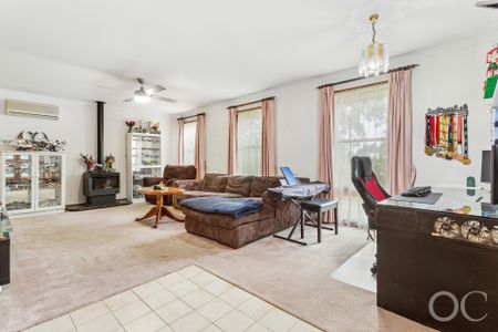 Open the Door to Family-Friendly Living in Aberfoyle Park - Photo 4