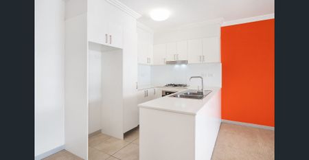 Luxurious Modern Apartment - Photo 5