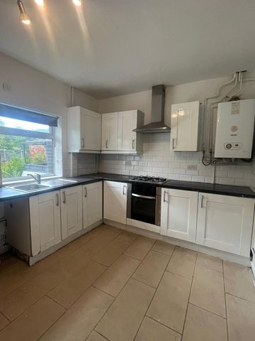 Stand Lane, Radcliffe - Photo 2