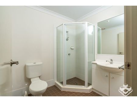 Safe, secure, quiet accommodation - Photo 5