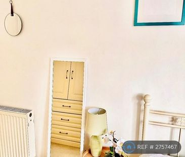 1 bedroom in a house share to rent - Photo 3