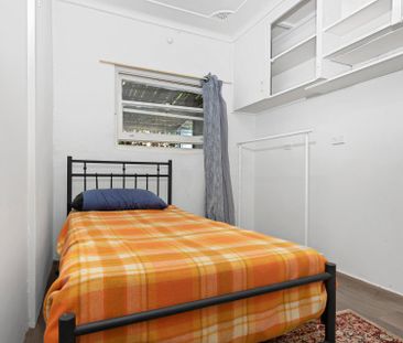 Cozy room in a convenient Croydon location - Photo 4