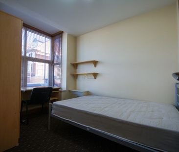 17 Coronation Road - Photo 5
