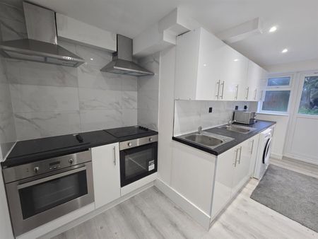 Hawthorn Way, Shepperton TW17, London - Photo 4