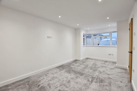 4 bedroom House To Let - Photo 4