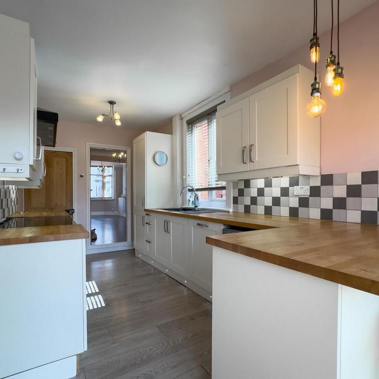 2 bedroom terraced house to rent - Photo 1