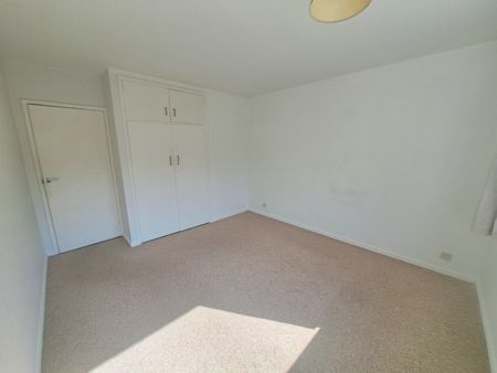 Guest Avenue, Poole, - Photo 3