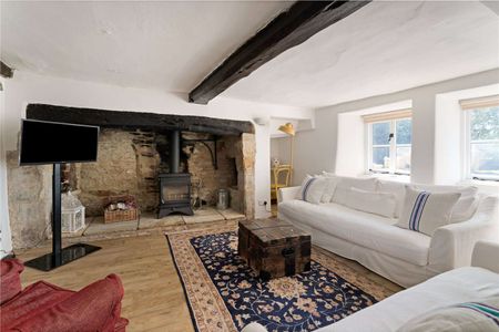 Charming Grade II Cotswold Cottage in the prized village of Lower Swell. - Photo 2