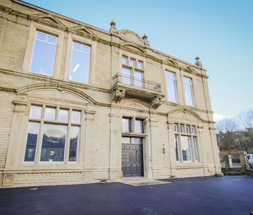 The Old Conservative Club, Irwell Terrace, Bacup - Photo 2