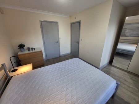 4 bedroom end of terrace house to rent - Photo 4