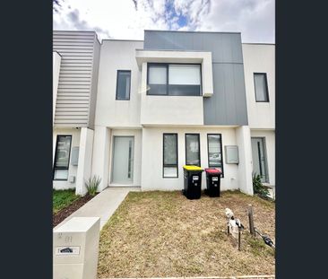 2/31 Louisville Drive, Thornhill Park, Vic 3335 - Photo 3