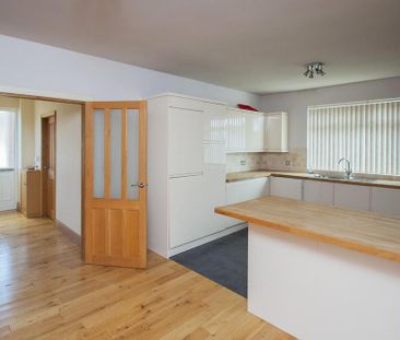 3 bedroom semi-detached bungalow to rent - Photo 2