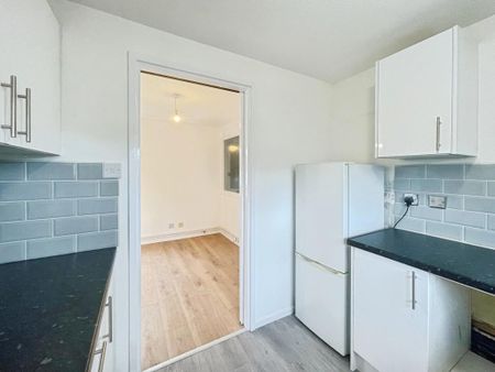 1 bedroom ground floor maisonette to rent - Photo 3