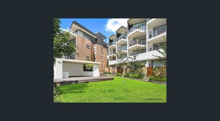 One Bedroom In Convenient Location With Parking - Photo 2