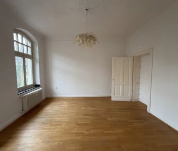 2-Zimmer Altbau mit Balkon zum Verlieben: Renoviert in Pempelfort! - Photo 5