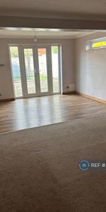 3 bedroom end of terrace house to rent - Photo 4