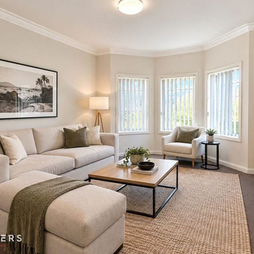 Three Bedroom Townhouse with Double Garage - Photo 1