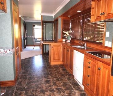 Spacious Family Living - Photo 6