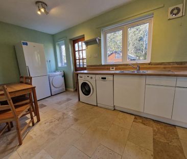 3 bedroom end of terrace house to rent - Photo 6