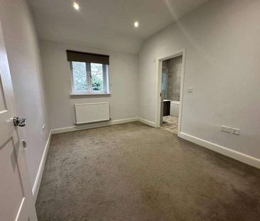 Old Queens Arms, Ewshot, Farnham, Surrey, GU10 - Photo 6