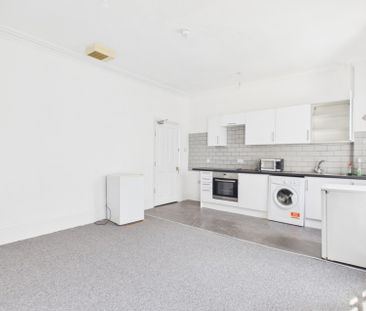 Room 1, Flat 2 50 St Georges Street, Cheltenham - Photo 4