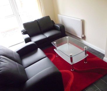 4 bedroom terraced house to rent - Photo 1