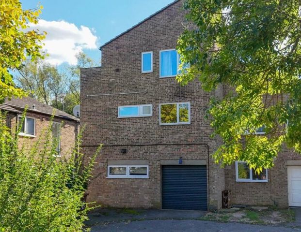 Minden Close Studio (Room 1) - Photo 1