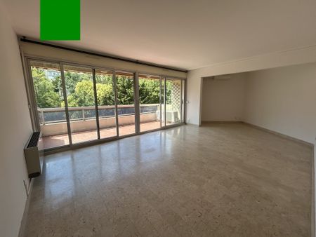 Location Appartement 4 pièces 95m² MARSEILLE 8ème - Photo 2
