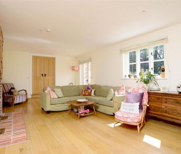 4 bedroom detached house to rent - Photo 1