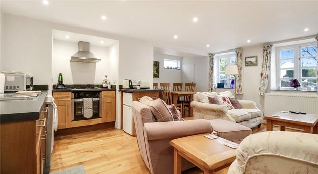 2 bedroom end of terrace house to rent - Photo 1