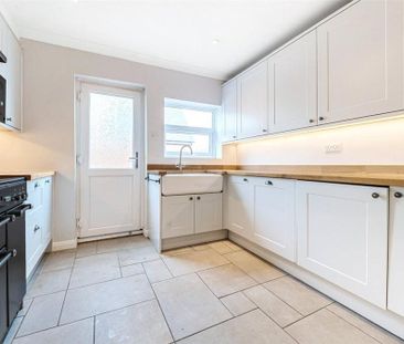 4 bedroom detached house to rent - Photo 3