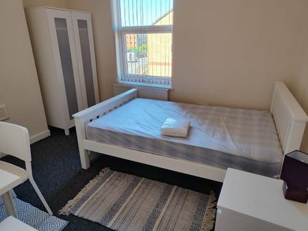 2 bedroom end of terrace house to rent - Photo 5