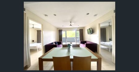 FULLY FURNISHED 2 BED, 2 BATH UNIT SHORT WALK TO UQ - Photo 2