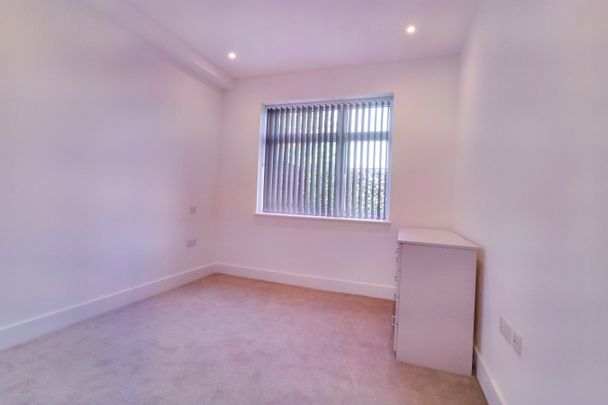 Flat 4, High Road , Harrow Weald, HA3 - Photo 1