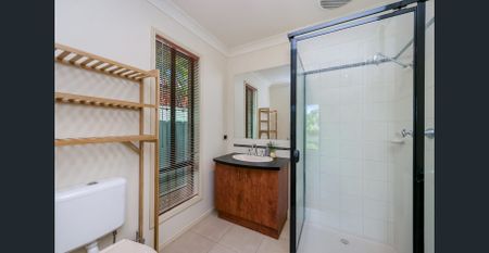 Stylish Living in a Quiet Strathfieldsaye Court - Photo 4