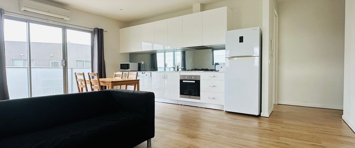 Fully Furnished Bright Two Bedroom Apartment - Photo 1