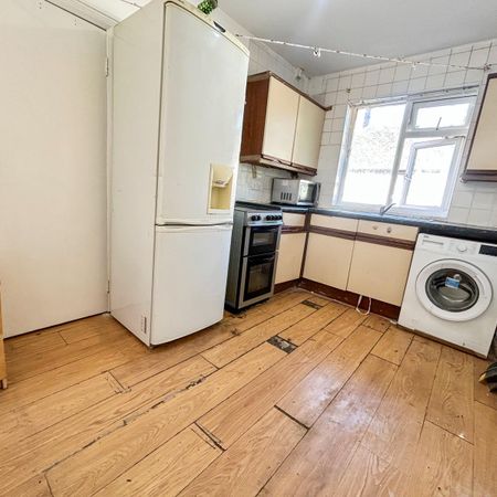 Studio Flat To Let - HP12 - Photo 3