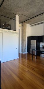 Furnished Apartment/Loft for Rent in the Heart of Petite-Patrie! - Photo 4