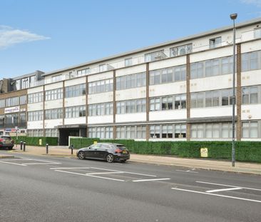 Studio Flat, Imperial Drive, HA2 - Photo 2