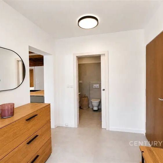 Pronájem luxusního bytu 3+kk po kompletní rekonstrukci v historickém centru Jindřichova Hradce - Fotografie 1