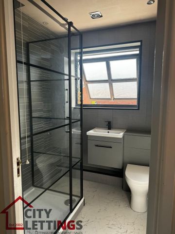 2 bedroom end of terrace house to rent - Photo 5