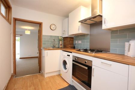 1 bedroom flat to rent - Photo 5