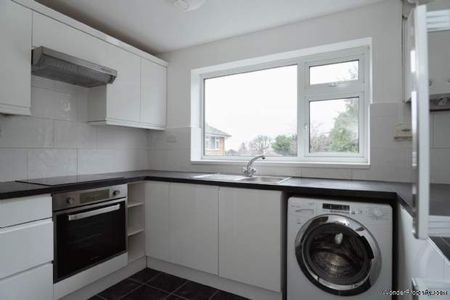 2 bedroom property to rent in Epsom - Photo 4