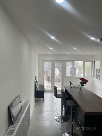 5 bedroom terraced house to rent - Photo 4