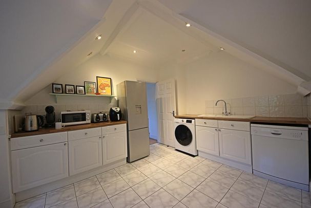 3 bedroom flat to rent - Photo 1