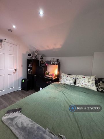 1 bedroom in a house share to rent - Photo 3